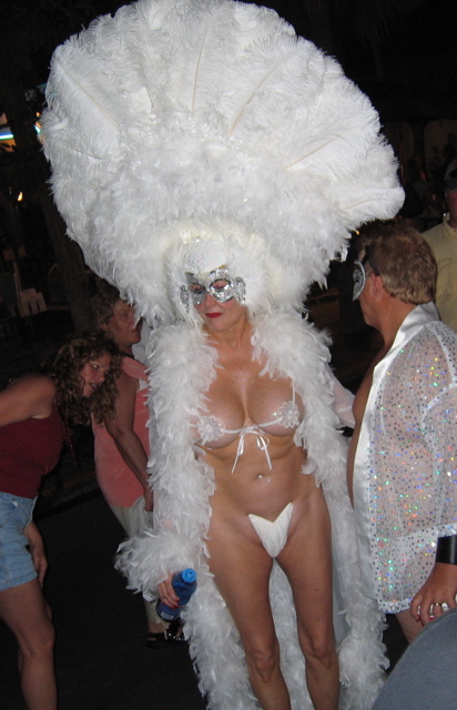 I like BIG, ahhh Feathers!